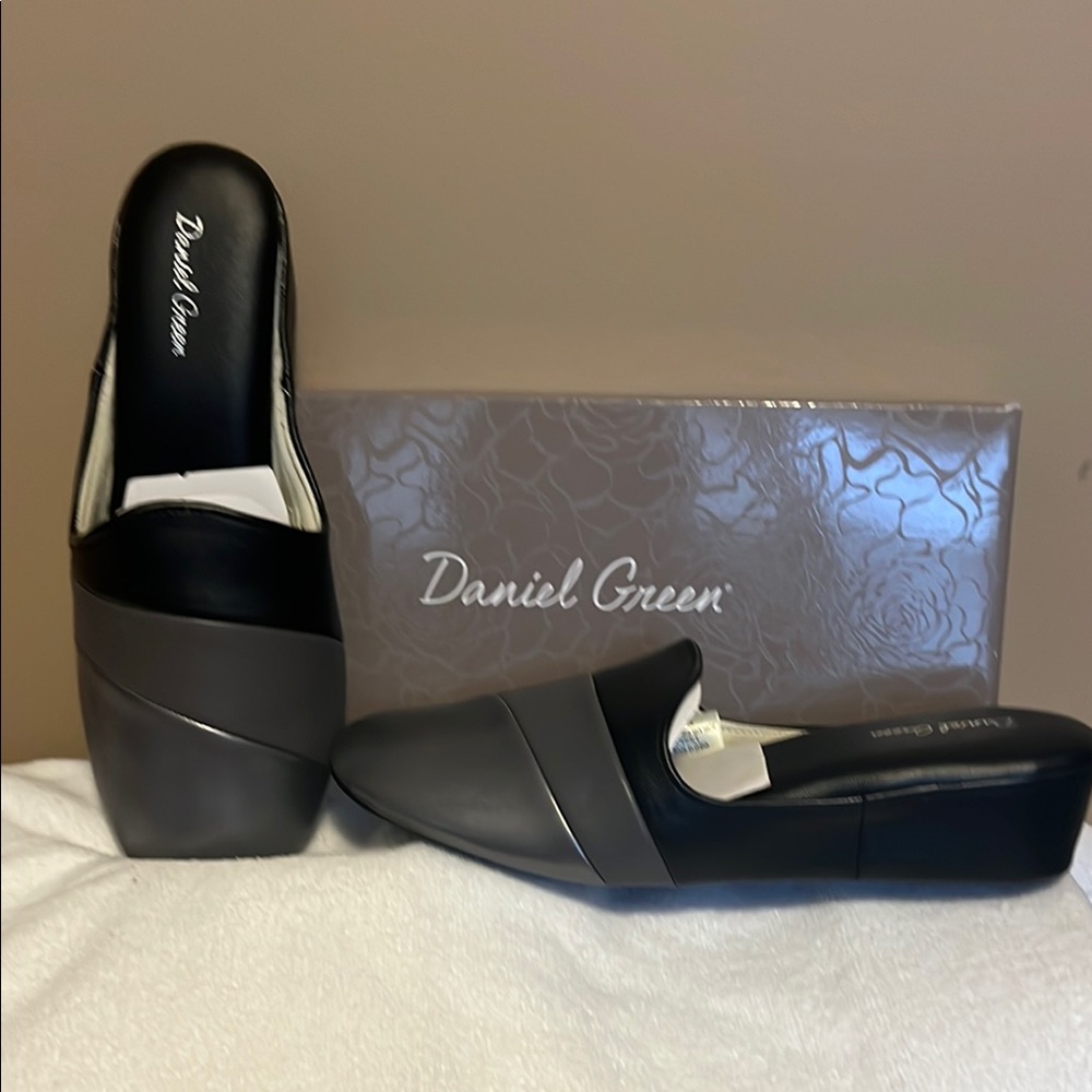 Daniel Green Women's Black and Gray Mules